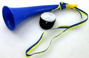 Tuta med studenthatt och Sverigeband