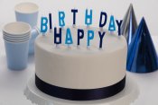 Blåa tårtljus med text HAPPY BIRTHDAY, 13 st