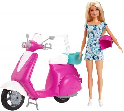 Köp Barbi med Scooter | Kidsdreamstore.se